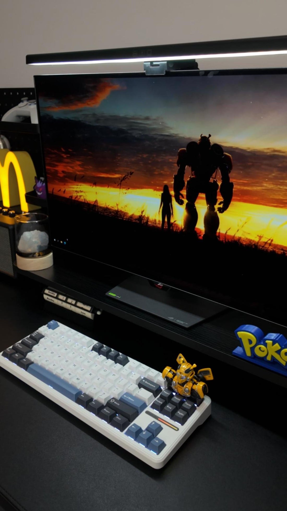 Why the Bumblebee Resin Keycap Stands Out