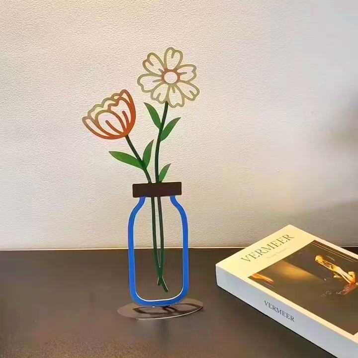 Minimalist 2D Metal Flower Vase Ornament – Desktop & Shelf Decor