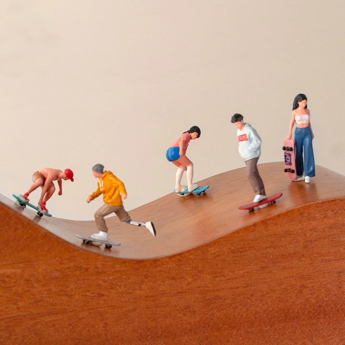 1:64 Street Life Miniature Figure Set