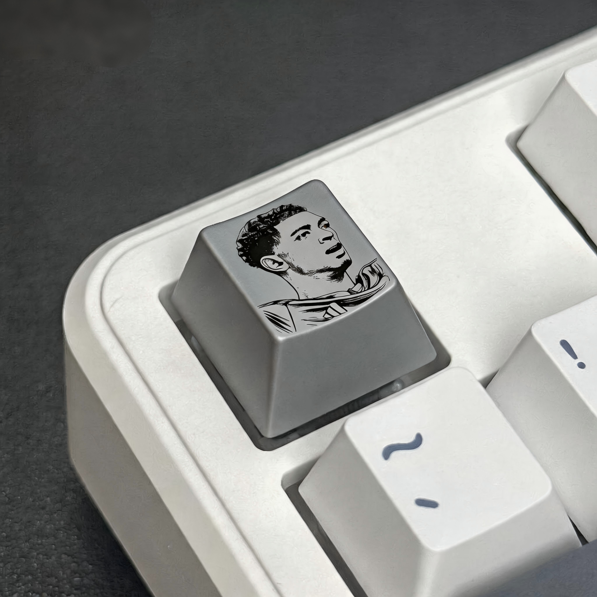 Bellingham Football Artisan Keycap – Metal Collectible