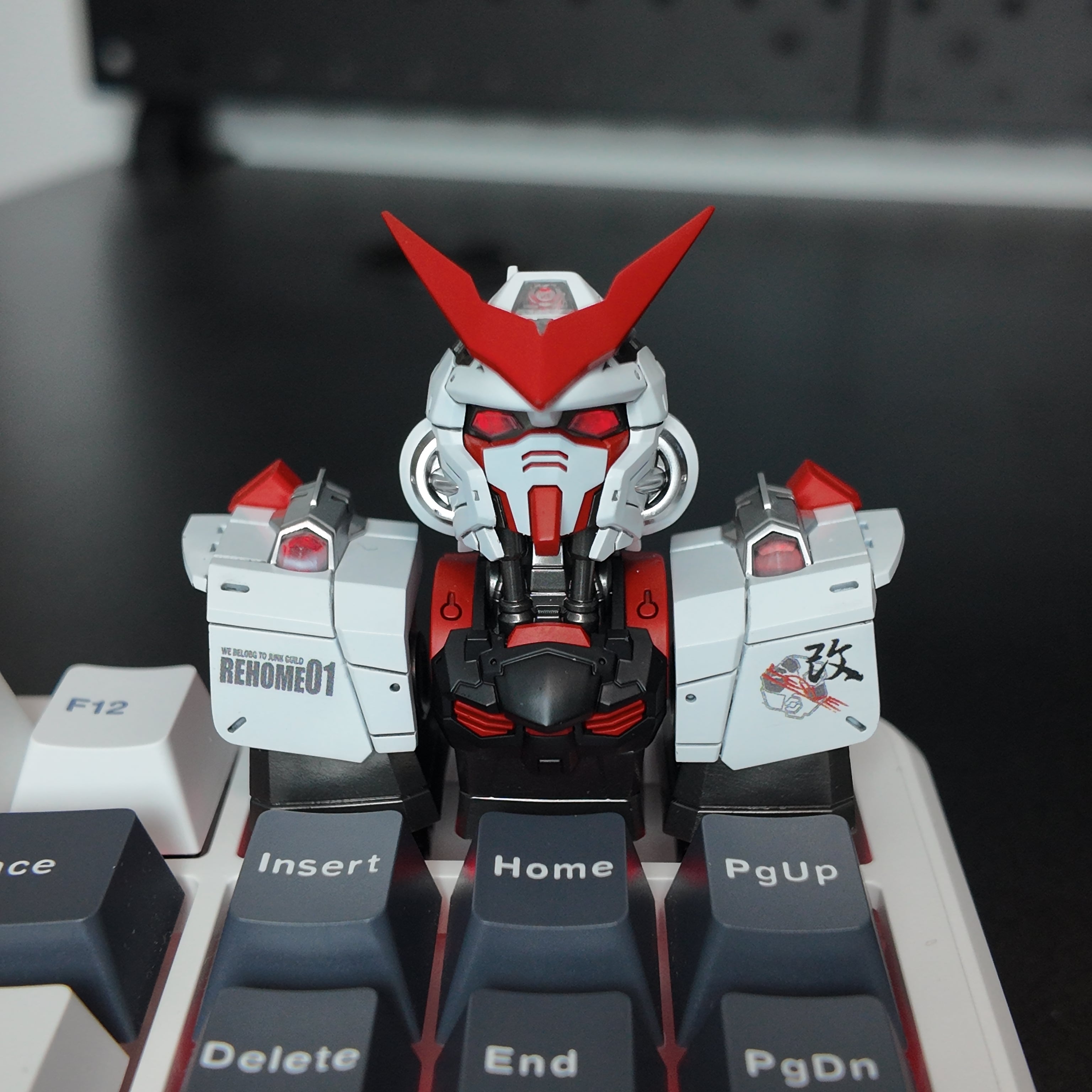 Gundam artisan keycap handmade resin