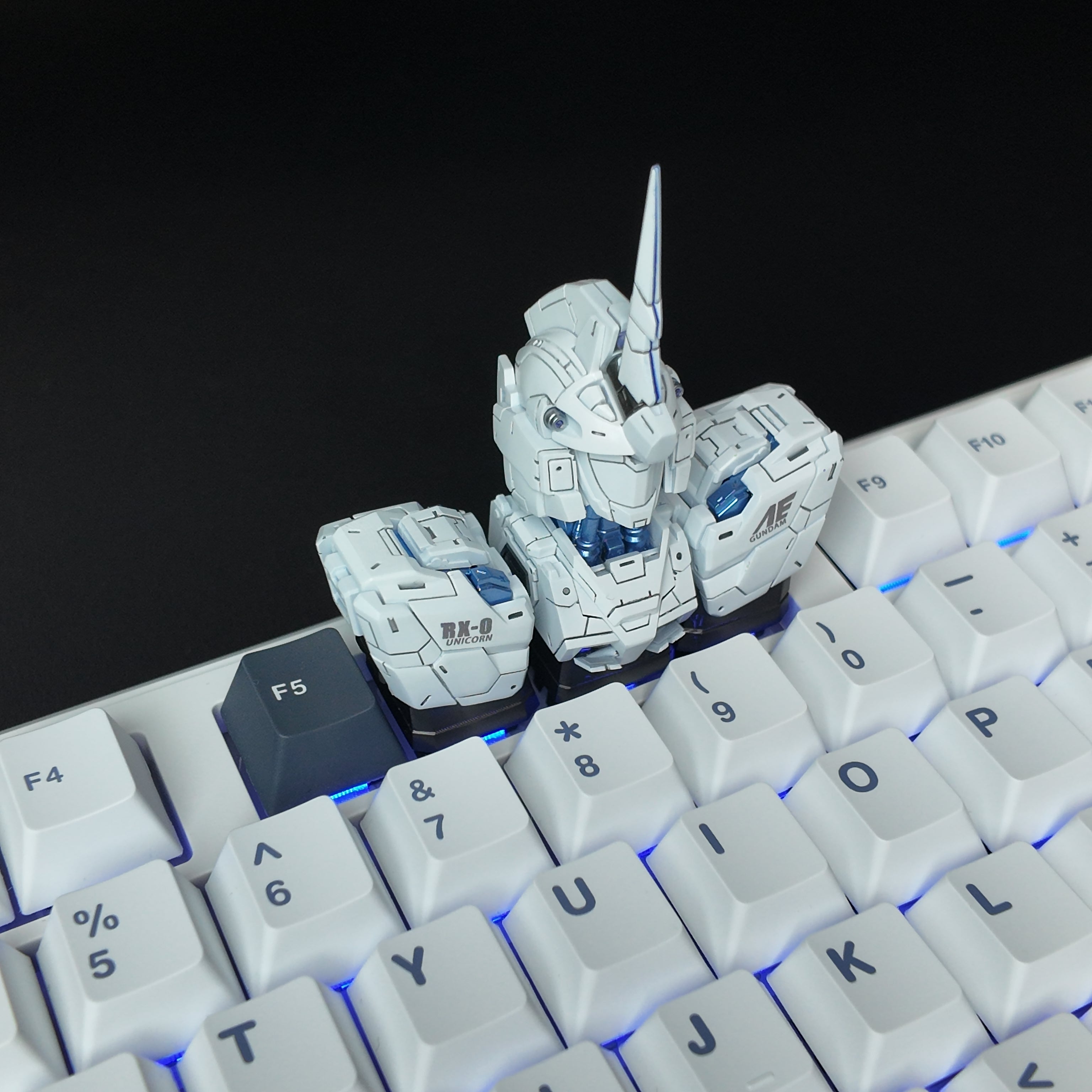 Unicorn Gundam Transformable Resin Keycap | Collectible Artisan Keycap