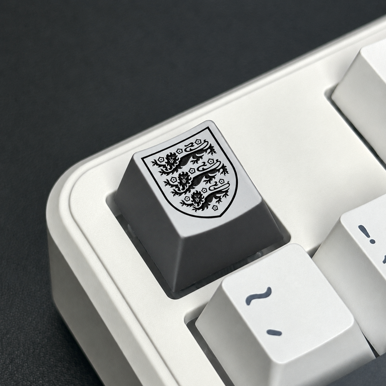 England Crest Metal Artisan Keycap |  Collectible Artisan Keycap