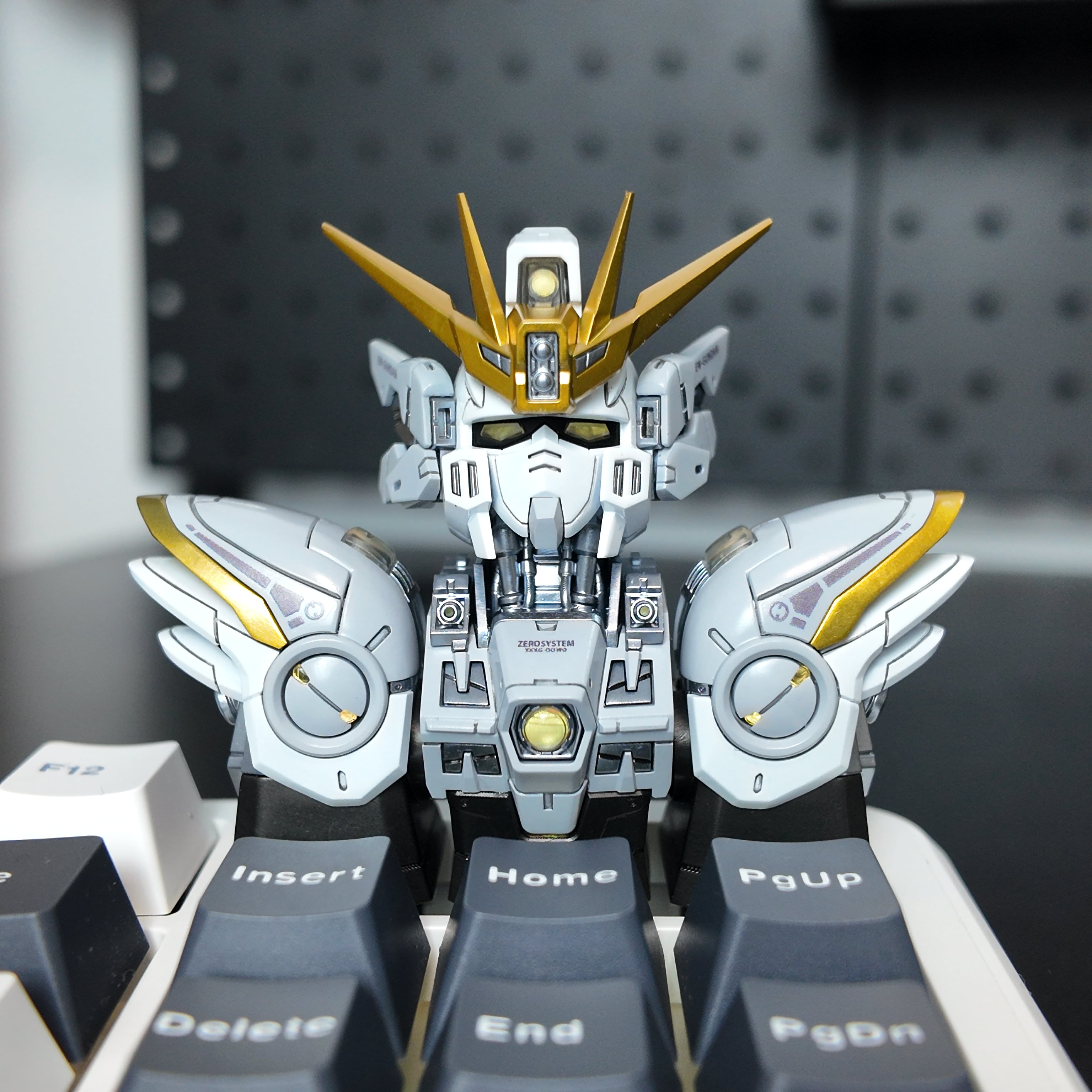 Gundam artisan keycap handmade resin