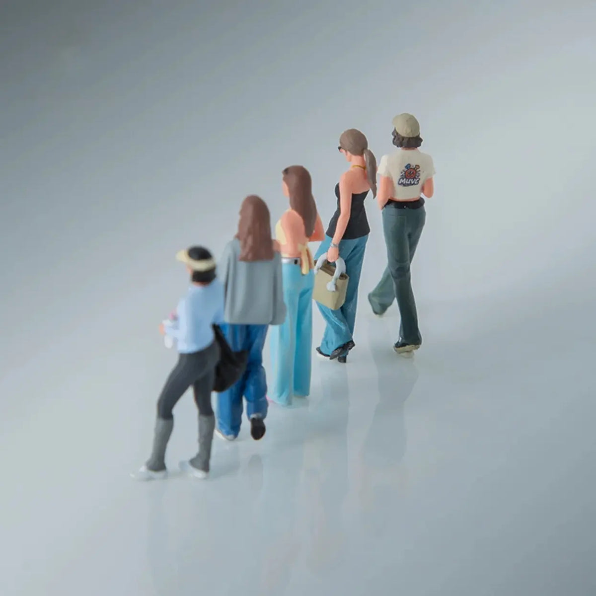 1;64 Street Style Female Figurine Set