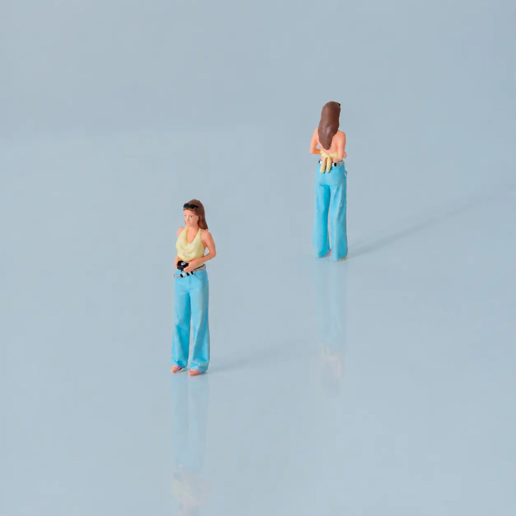 1;64 Street Style Female Figurine Set