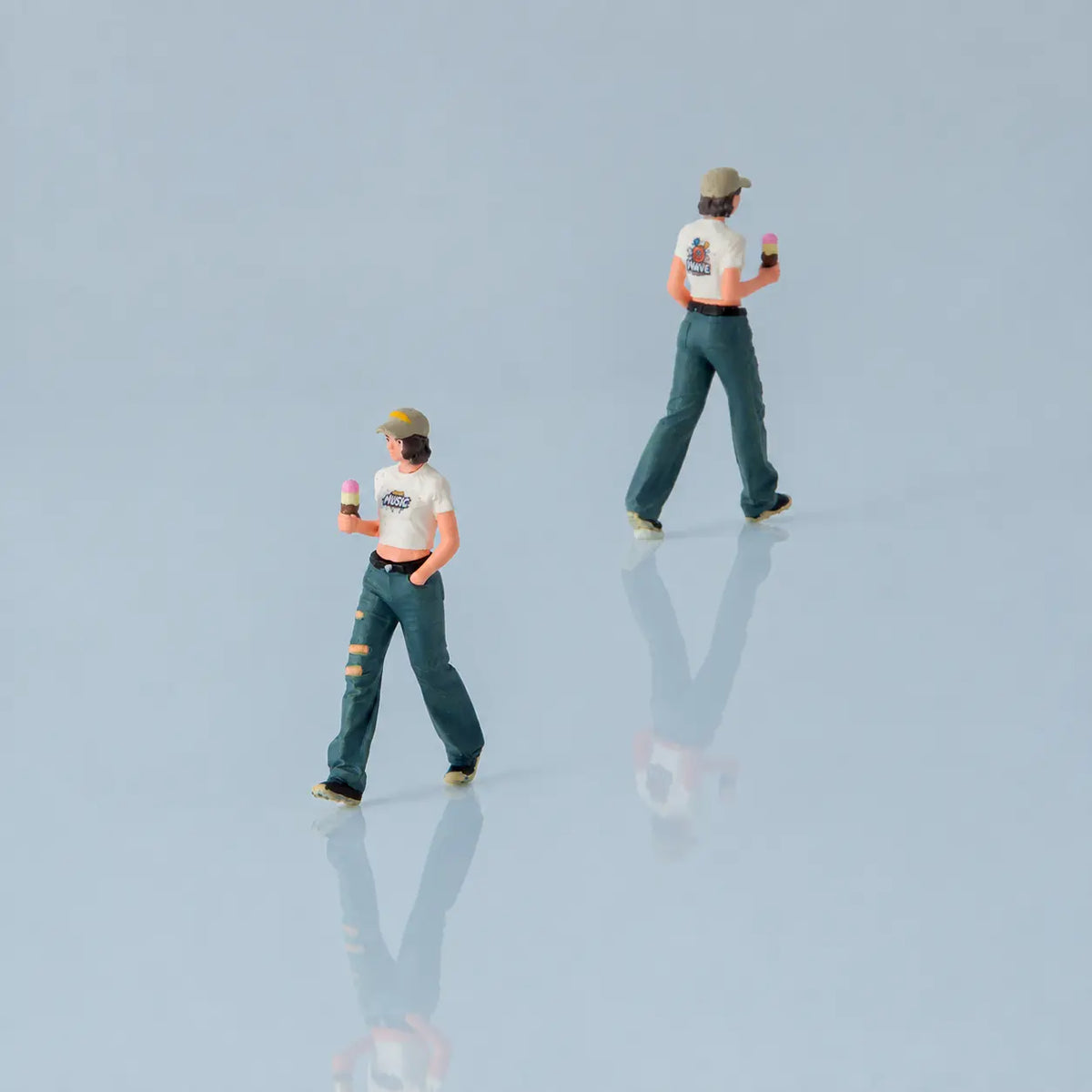 1;64 Street Style Female Figurine Set