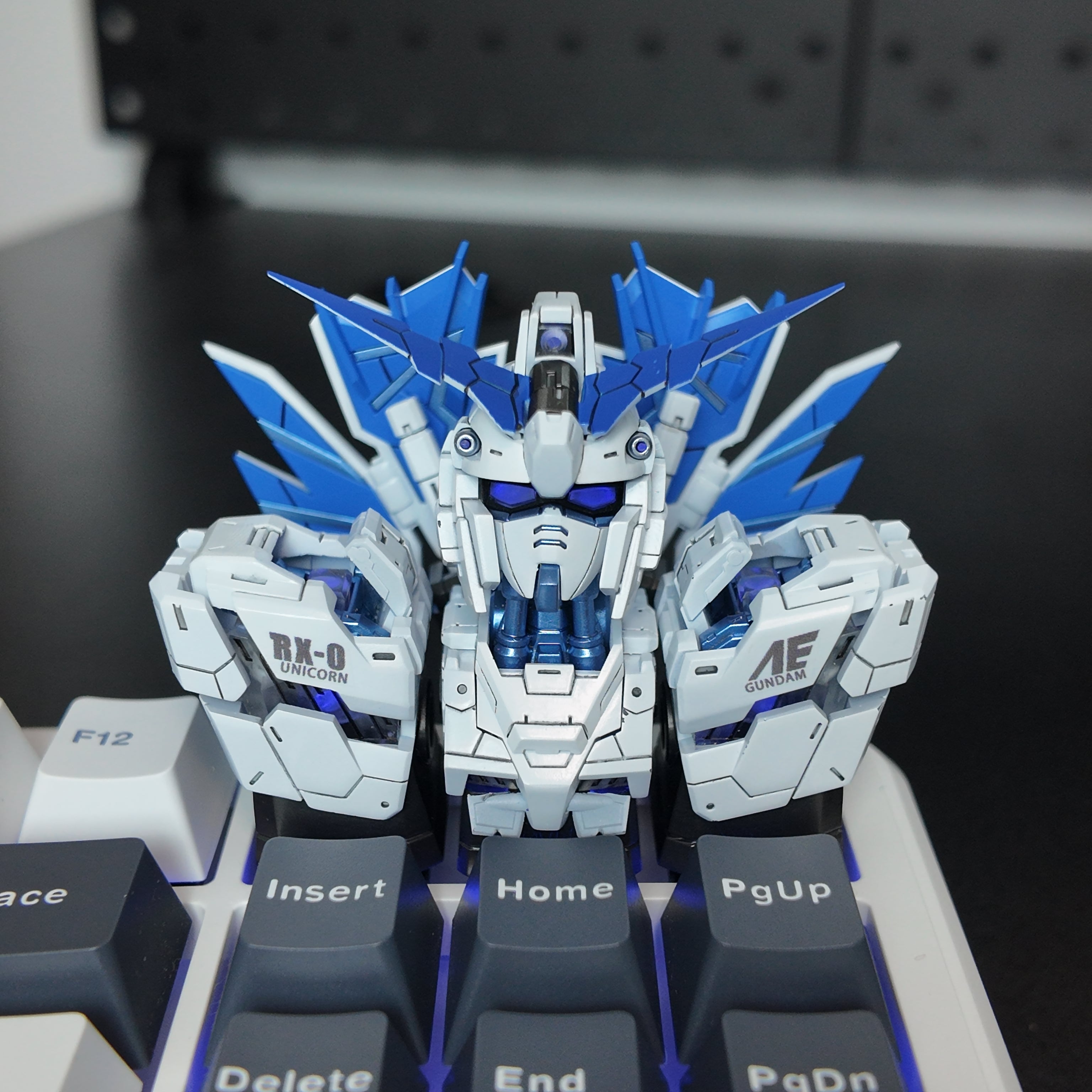 Unicorn Gundam Resin Artisan Keycap – Transformable Collectible