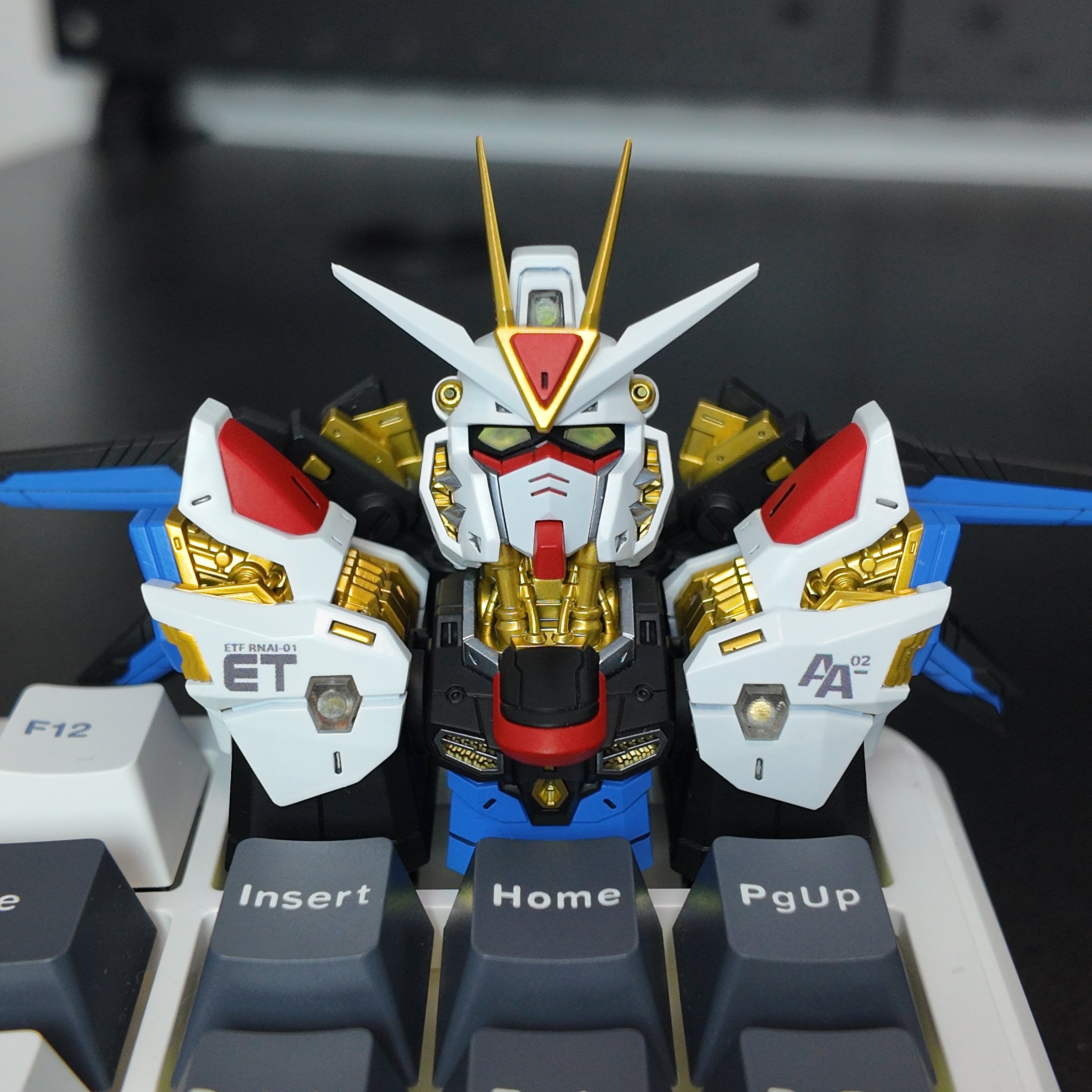ZGMF-X20A Strike Freedom Gundam Resin Artisan Keycap – Transformable Collectible