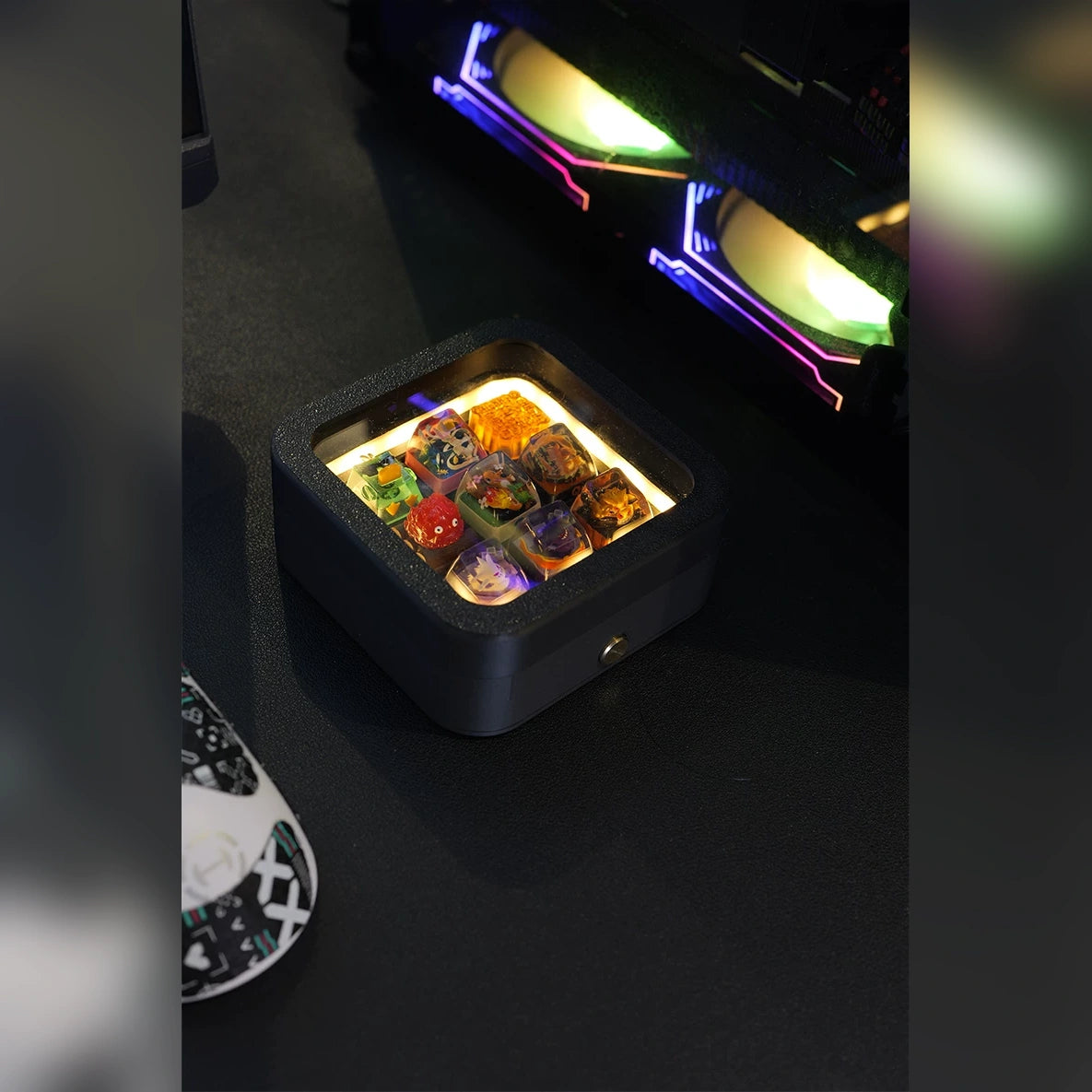 Infinite Dimmable Light 9-Grid Keycap Storage Case