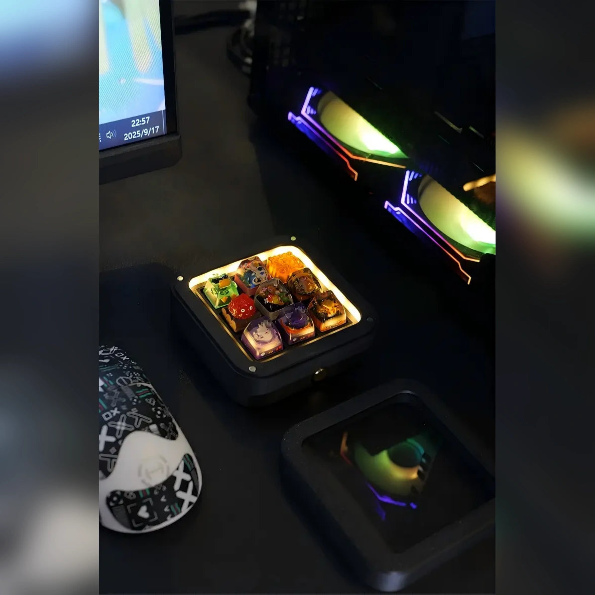 Infinite Dimmable Light 9-Grid Keycap Storage Case