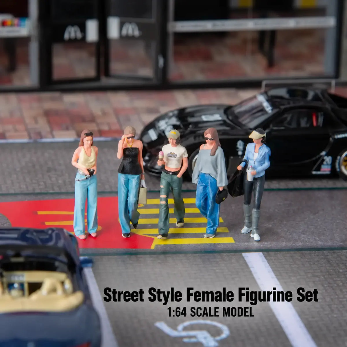 1;64 Street Style Female Figurine Set